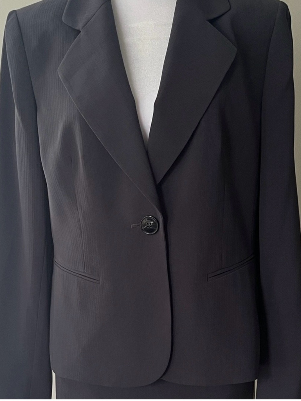 Classic Charcoal Kasper Women's Blazer - Tailored Single-Button Jacket